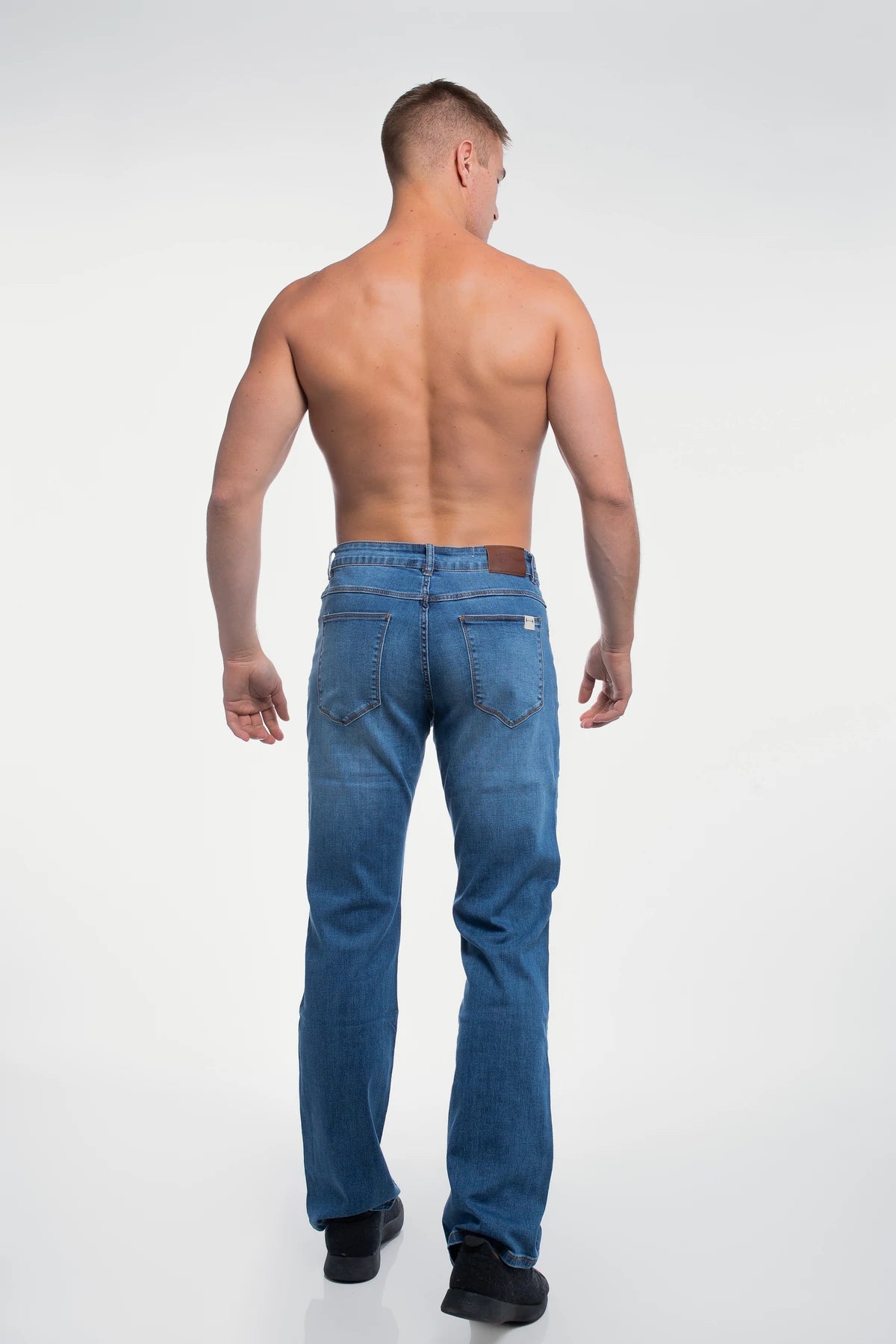 Relaxed Athletic Fit  - Light Wash - photo from back #color_light-wash