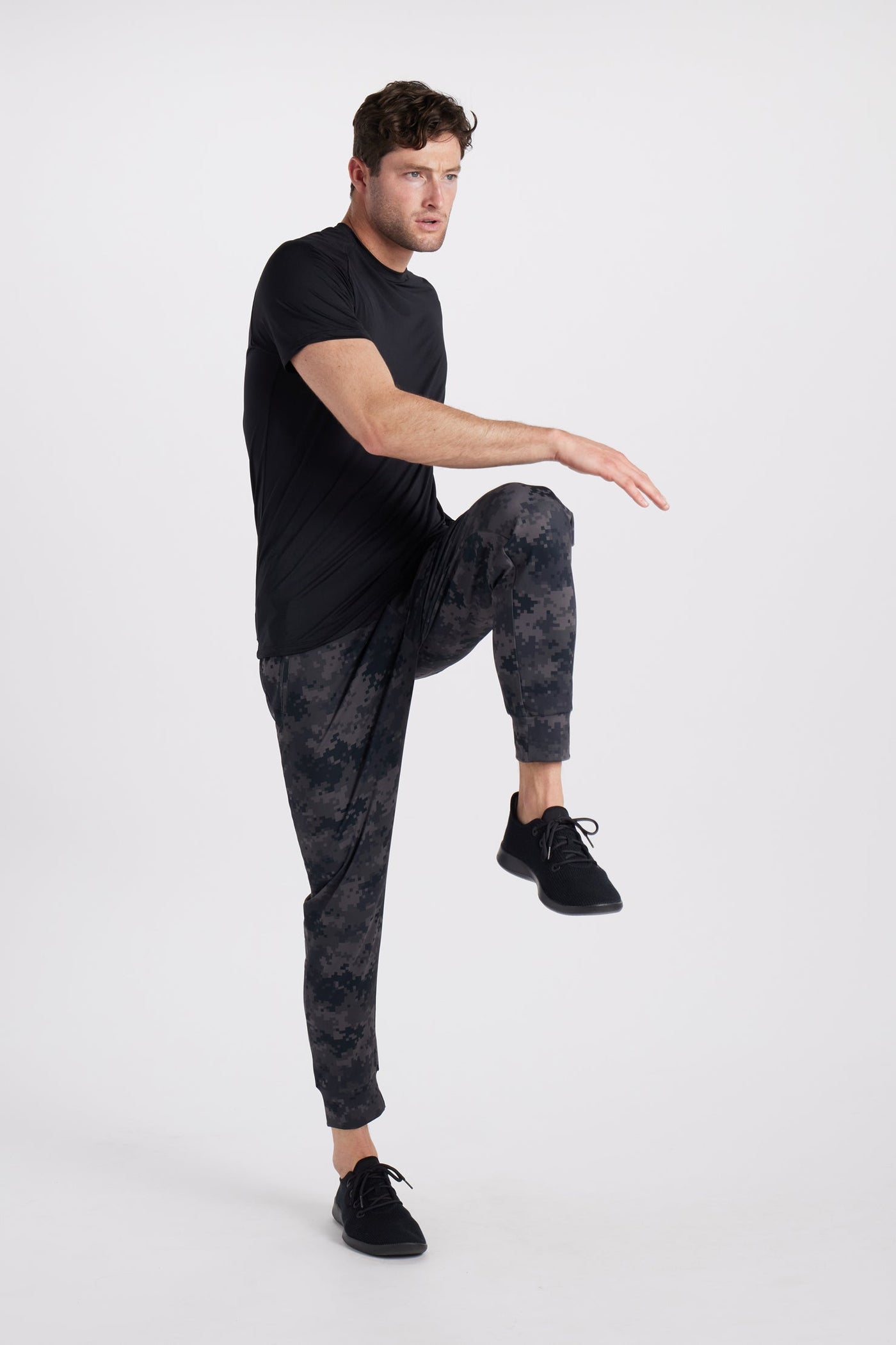 Recon Jogger -Blackout - photo from front #color_blackout