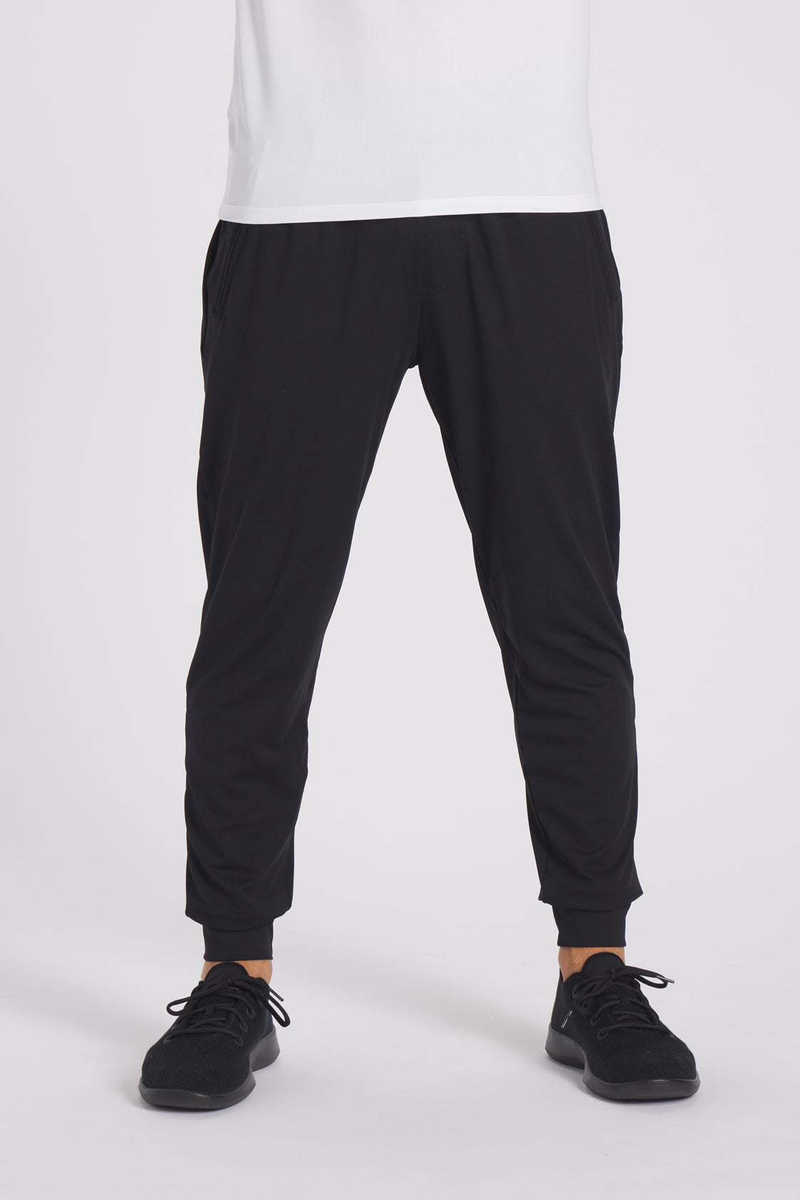 Recon Jogger - Black - photo from front in focus #color_black