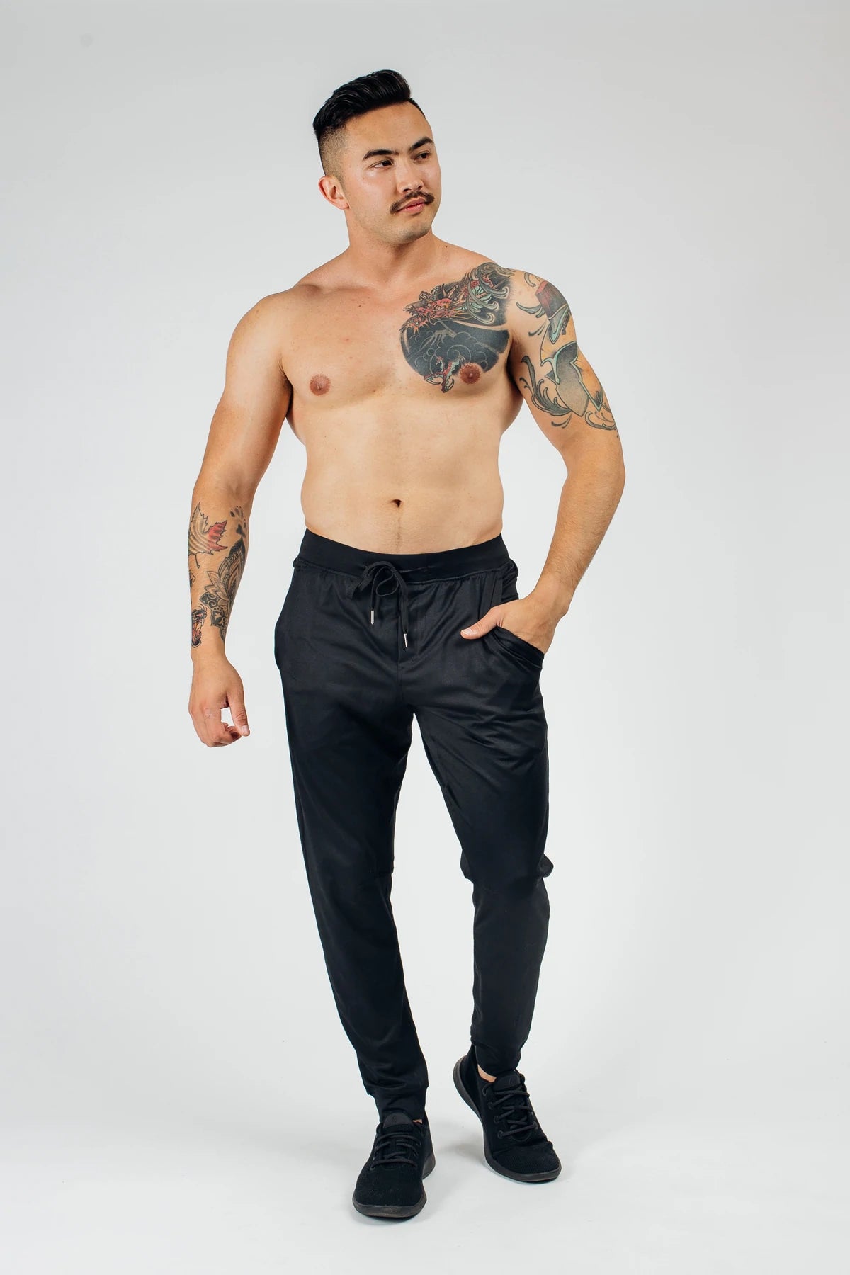 Recover Jogger - Black - photo from front #color_black