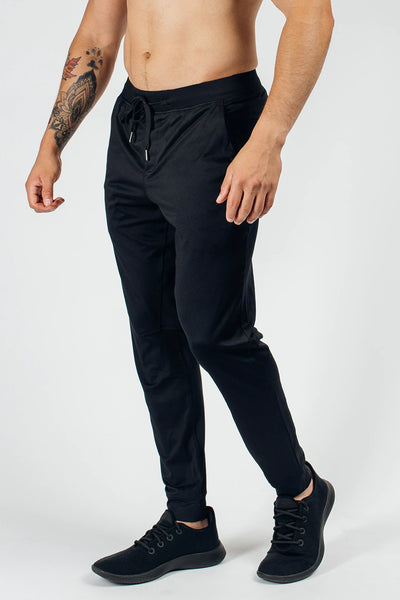 Recover Jogger - Black - photo from front in focus #color_black