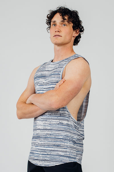Ultralight Drop Tank - Static - photo from front in focus #color_static
