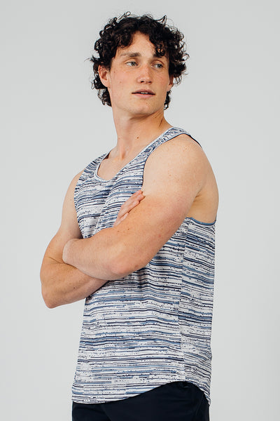 Ultralight Phantom Tank - Static - photo from front in focus #color_static