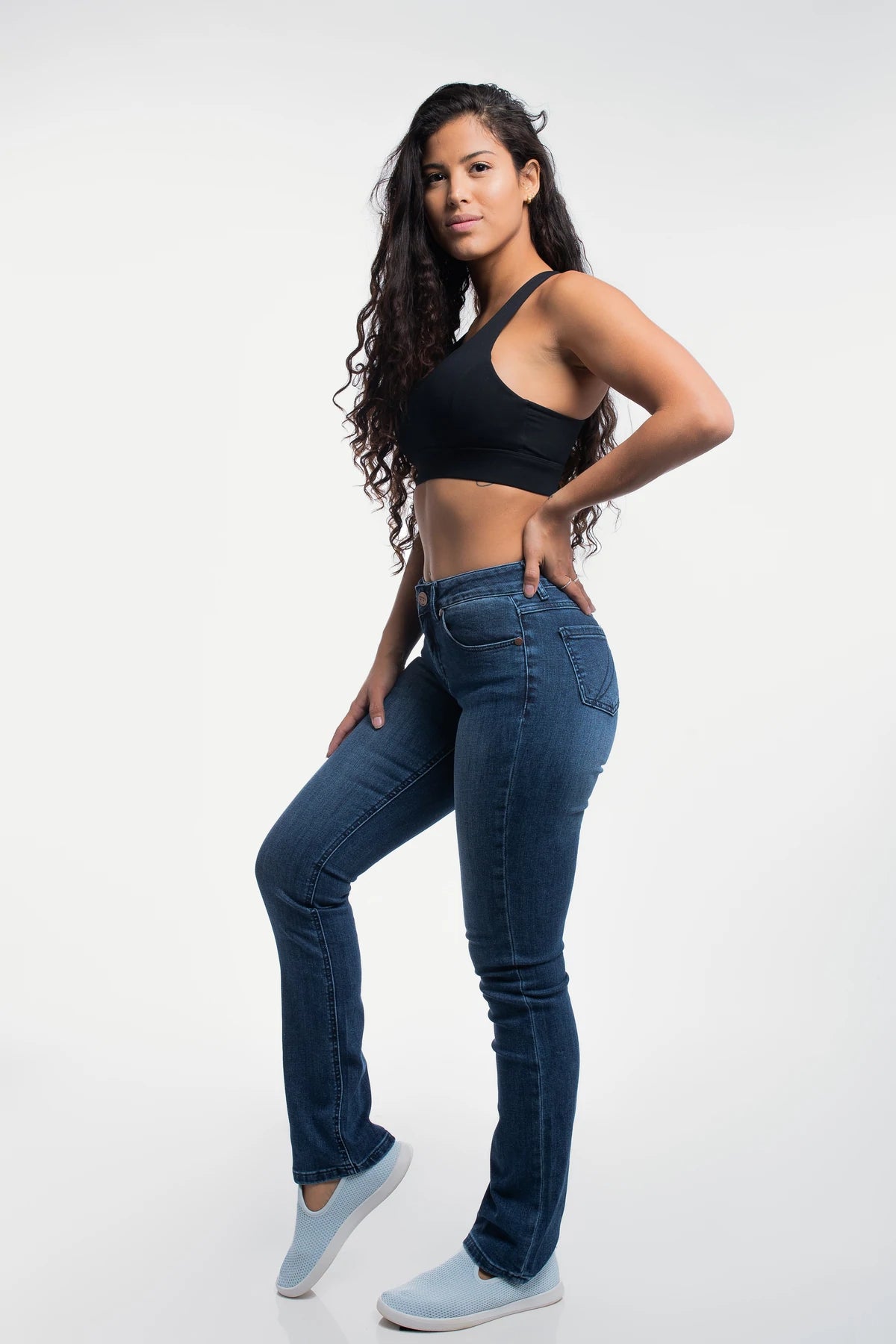 https://barbellapparel.com/cdn/shop/products/barbell-womens-boot-cut-jeans-front-second-angle-blue-fade_1400x.webp?v=1650324234
