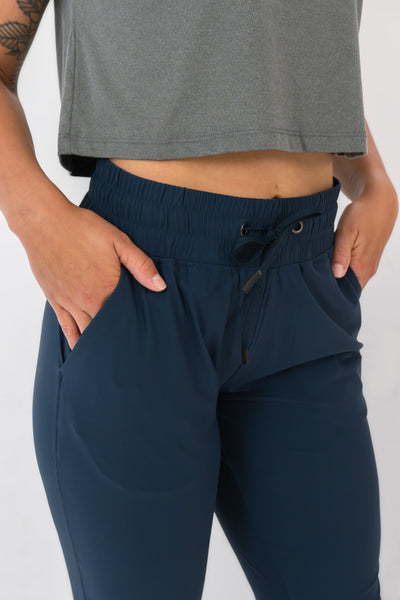 Barbell Womens Ultralight Jogger-Pacific - photo from front in focus #color_pacific