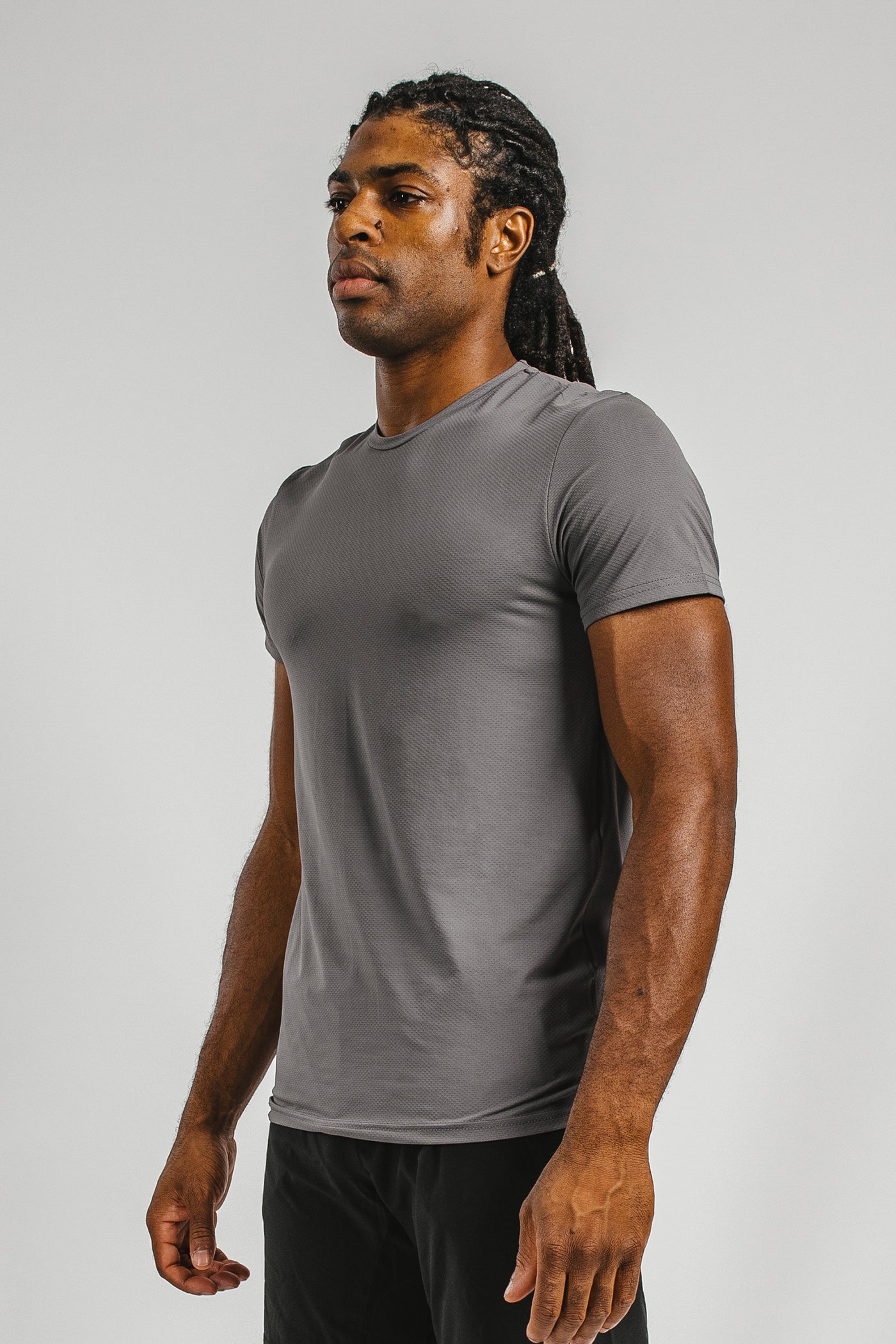 Core Tee -Gray - photo from front in focus #color_gray